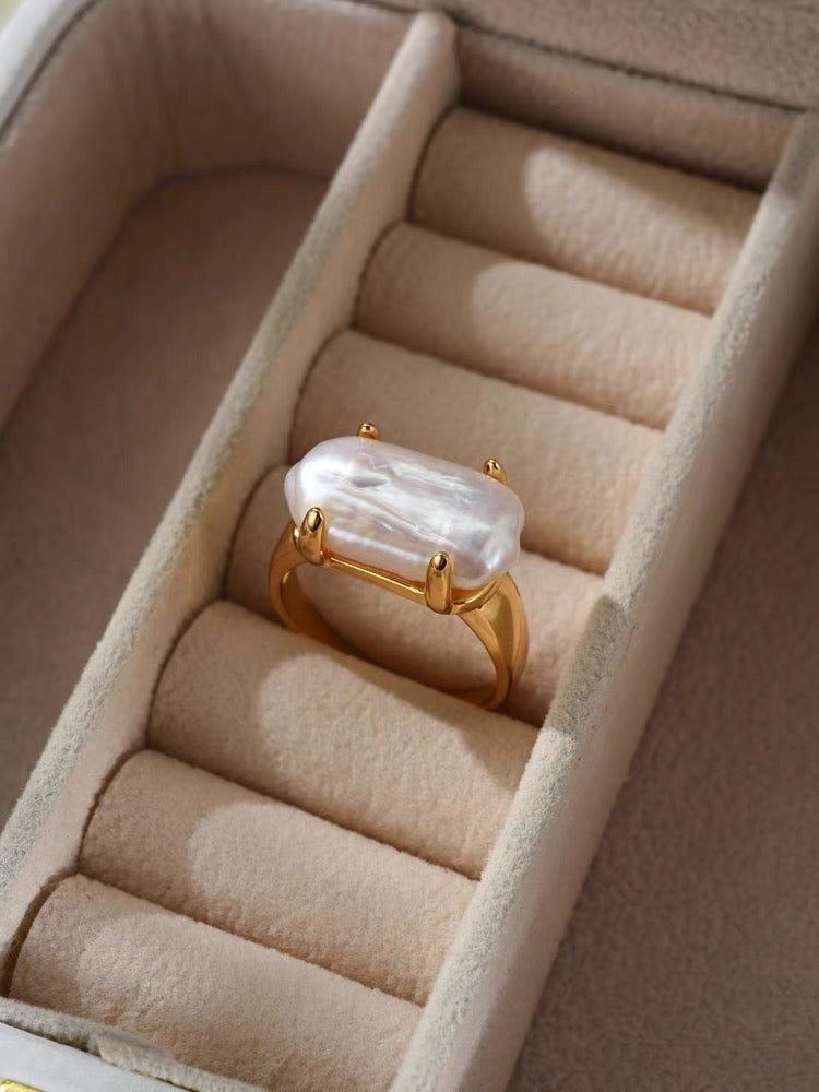 Natural Baroque Pearl Rectangular Ring