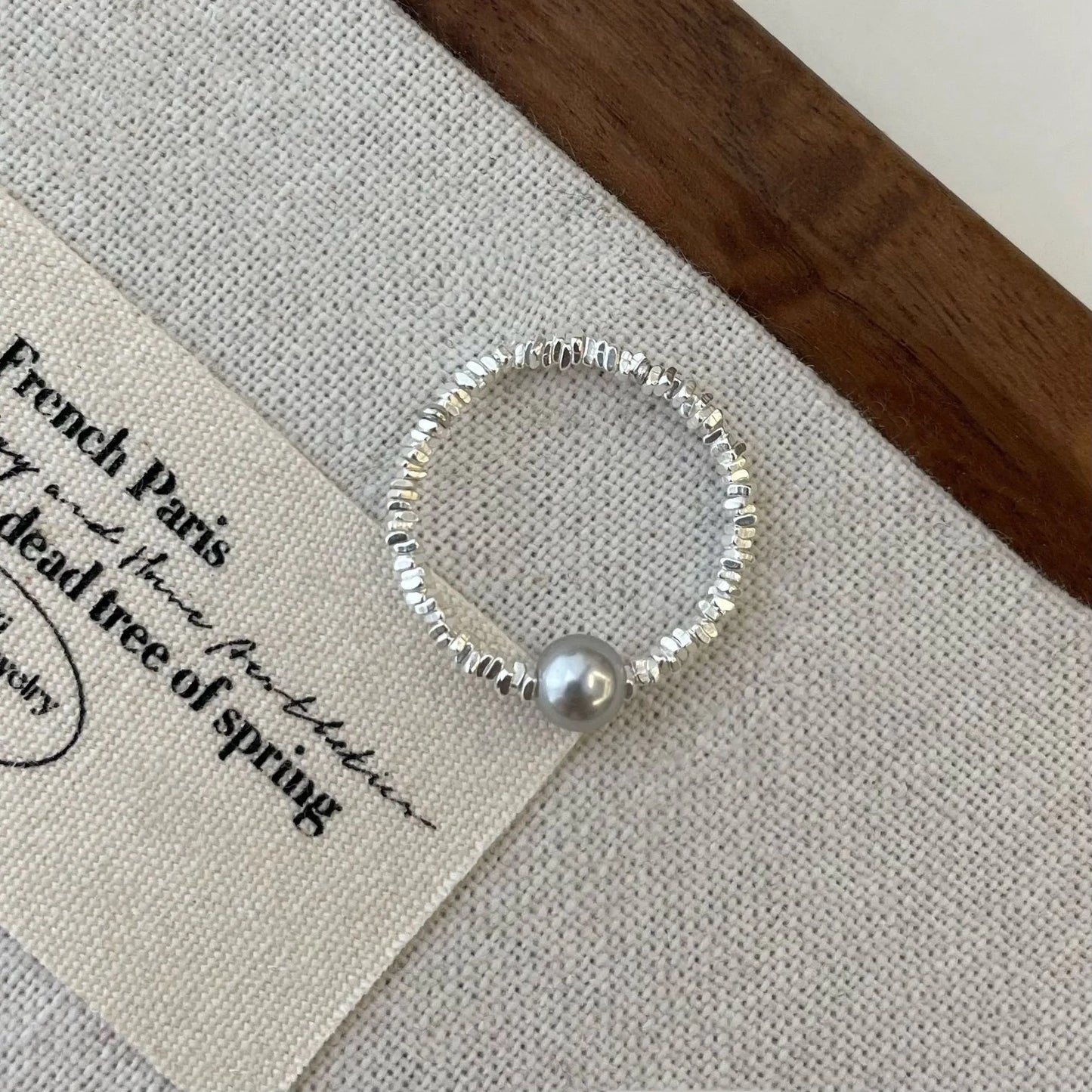 Irregular Silver and Pearl Elastic Ring