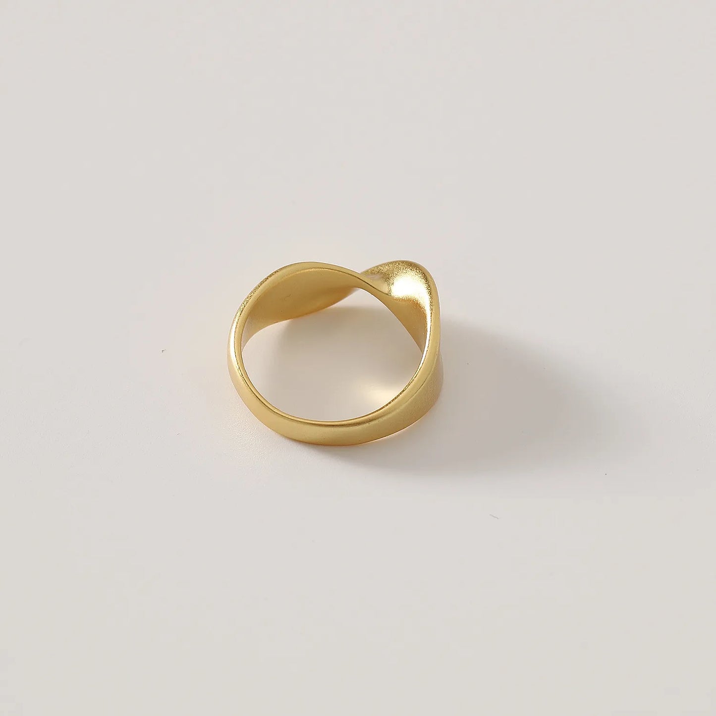 Möbius Minimalist Matte Gold Ring