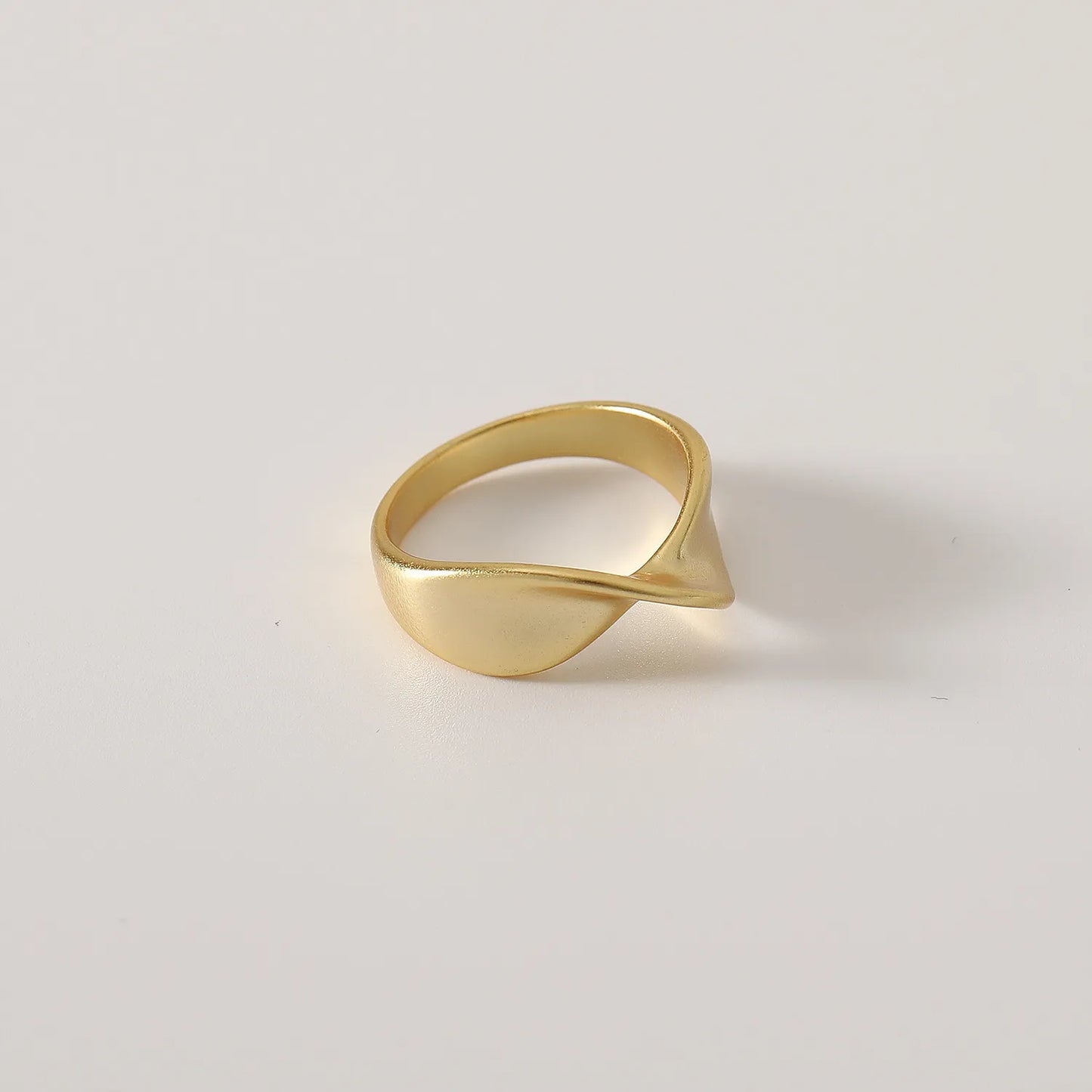 Möbius Minimalist Matte Gold Ring