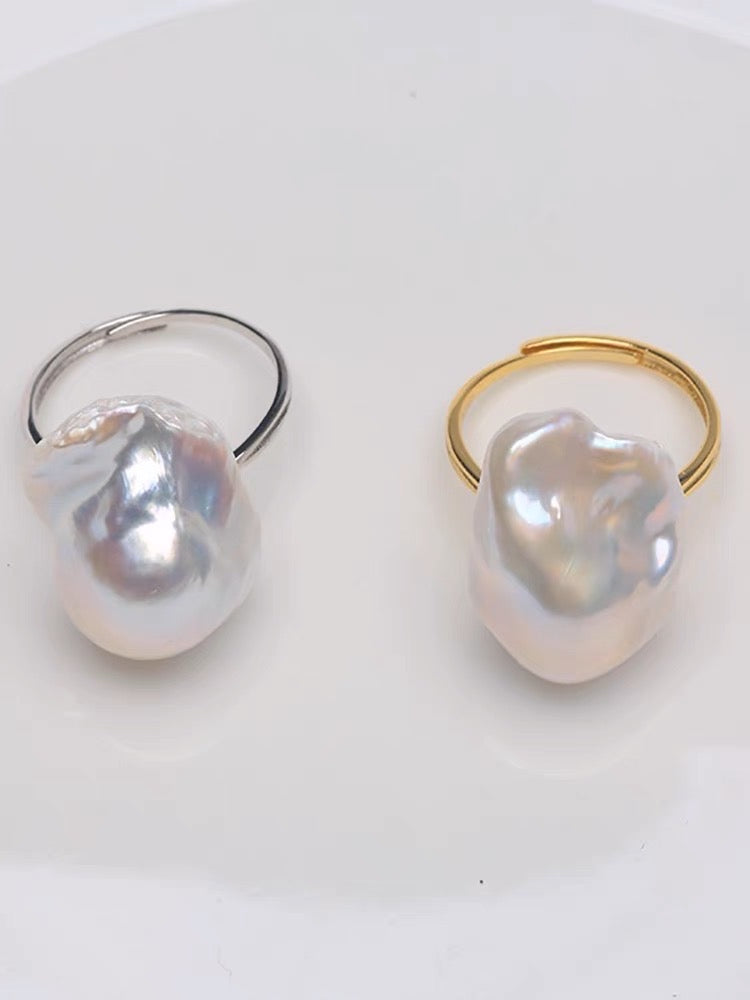 Offener Ring aus bunten Barockperlen in Weiß