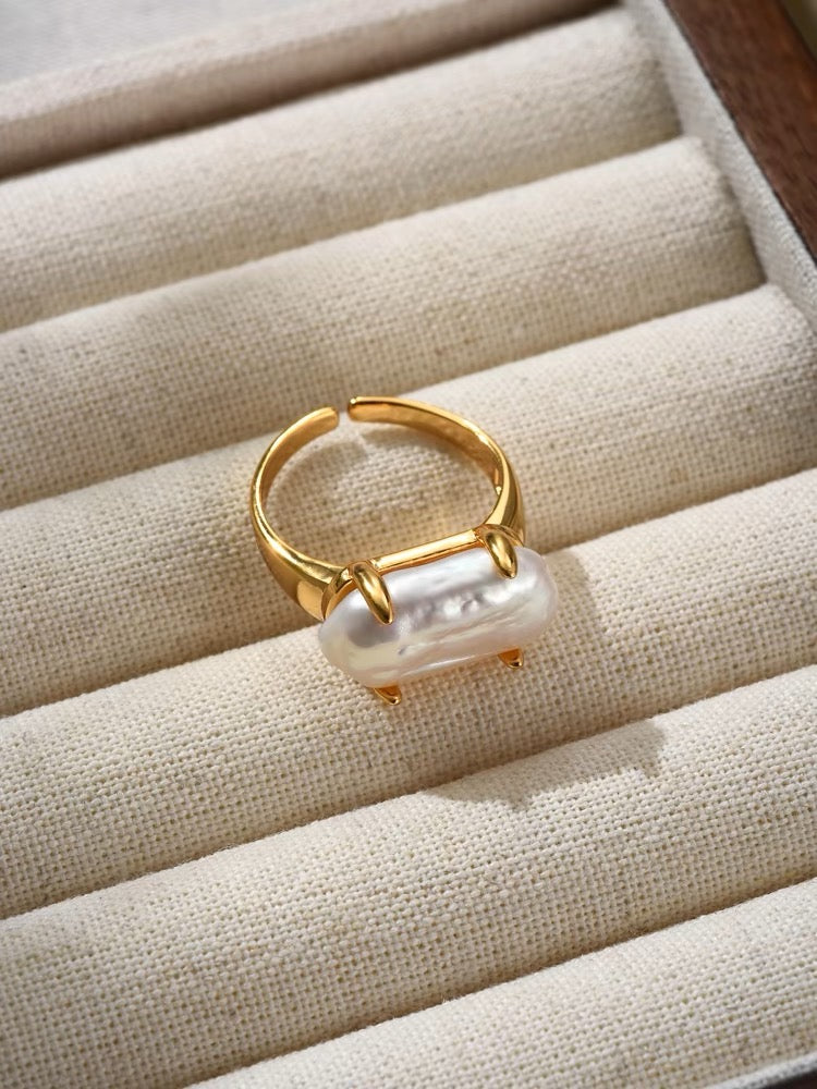 Natural Baroque Pearl Rectangular Ring