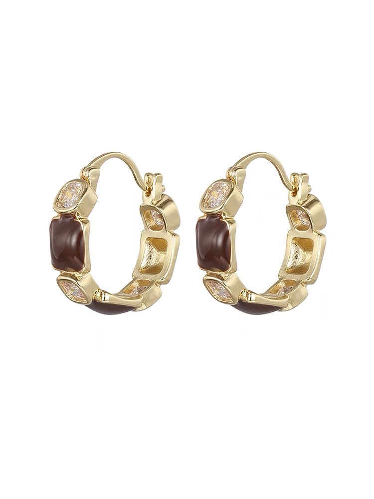 Maillard-Inspired Gold FrenchVintage Earrings