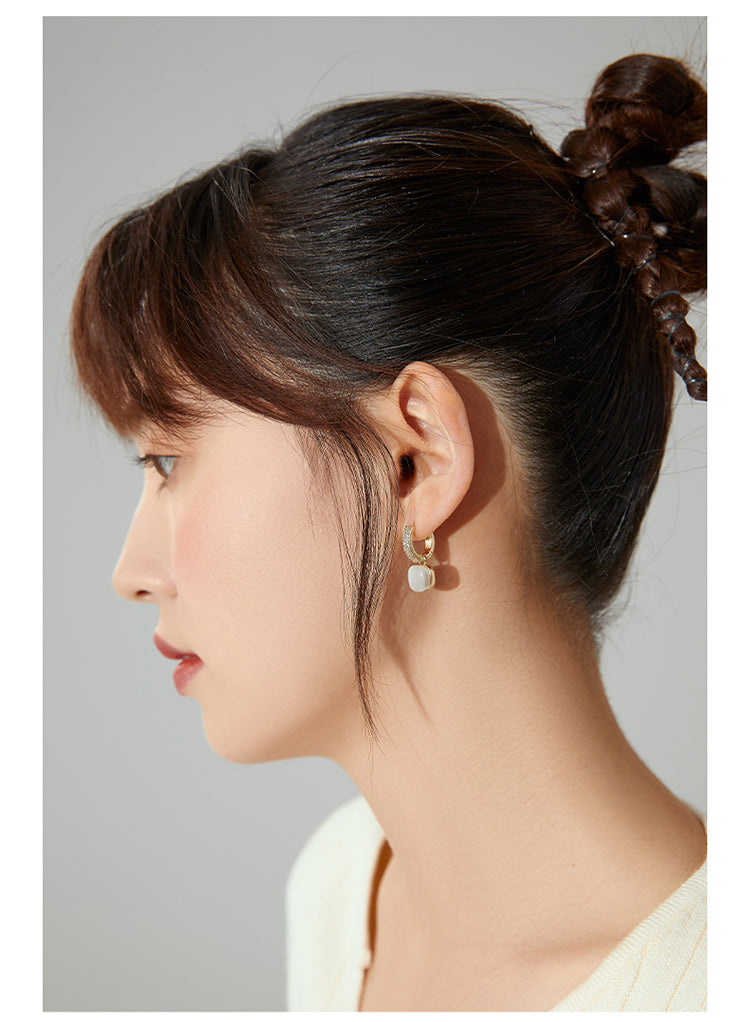 Cat's Eye Earrings - Retro Chic
