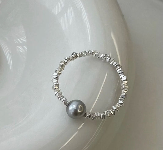 Irregular Silver and Pearl Elastic Ring