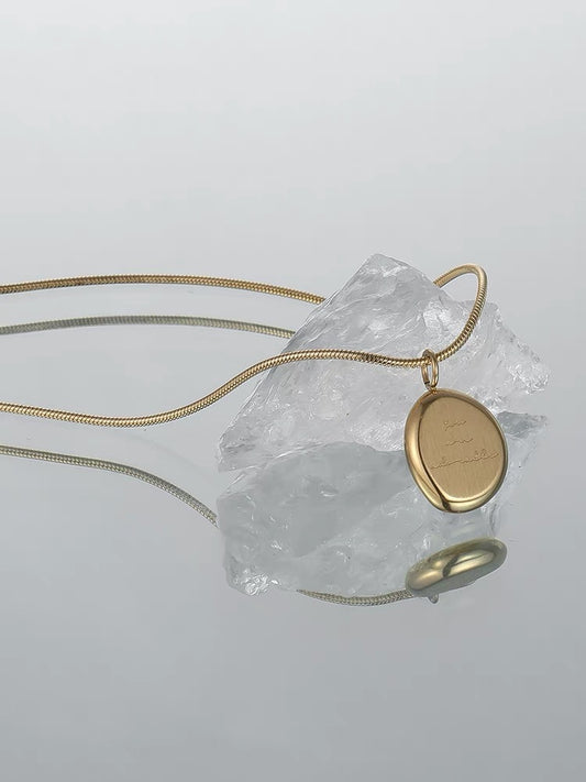 French Retro Gold Letter Pendant Necklace